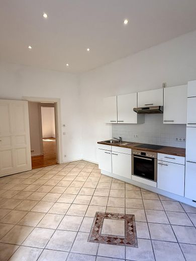 Provisionsfrei: 89m² Altbau am Helmholzplatz, Balkon, bezugsfrei – Küche