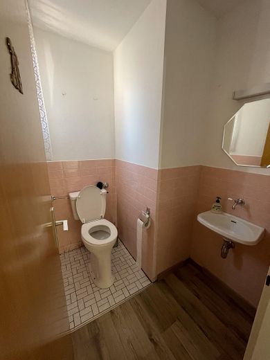9-Betten-Mitarbeiterwohnung in Nürtingen – ideal für Fahrer & Monteure – WC