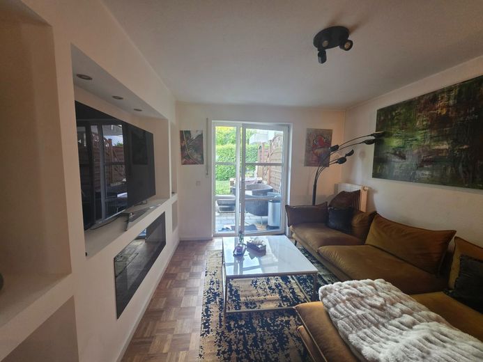 Viel Platz, viel Grün: 4-Zimmer-Maisonette mit Gartenidylle – Wohnzimmer