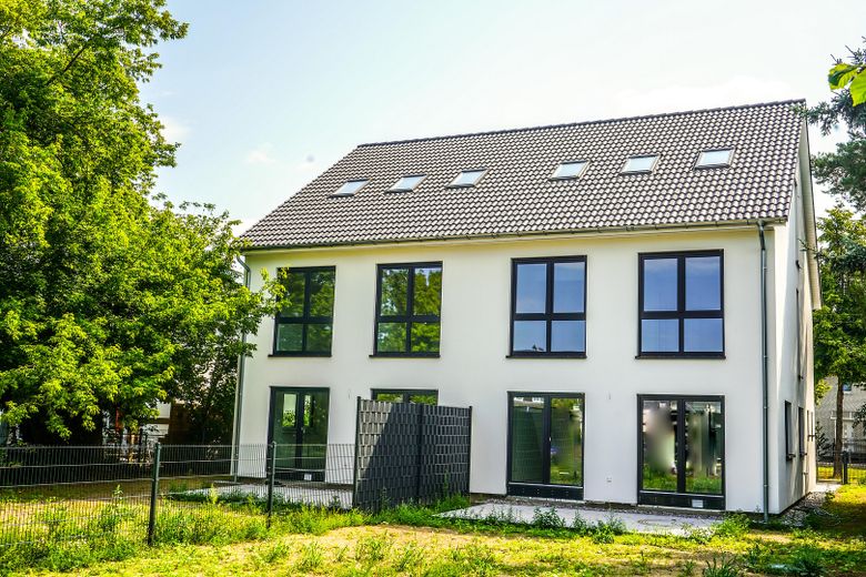 Modernes Neubauhaus mit Garten nahe Falkenhagener See – Garten