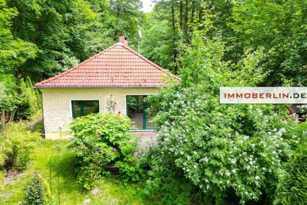 IMMOBERLIN.DE - منزل رائع مع شرفة مشمسة على قطعة أرض طبيعية كبيرة جدًا