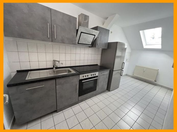Renovierte 4 Zimmer Wohnung mit neuer Einbauküche im Herzen von Weida! – फोटो 1