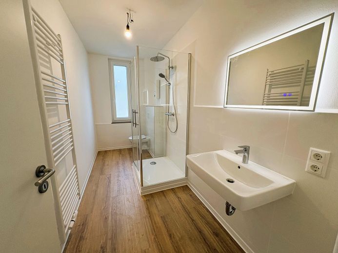 Erstbezug nach Sanierung - 4,5 Zimmer EG-Wohnung – Bad
