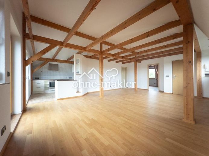 3-Raum-Dachgeschosswohnung in Bohnsdorf mit Balkonblick ins Grüne – الصورة 1