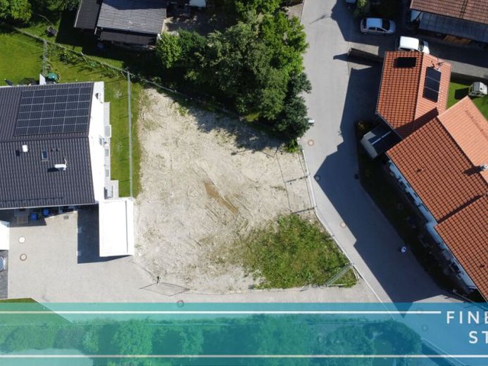 Baugrundstück mit bereits erbrachten Bauleistungen für den Bau einer Doppelhaushälfte – Foto 1