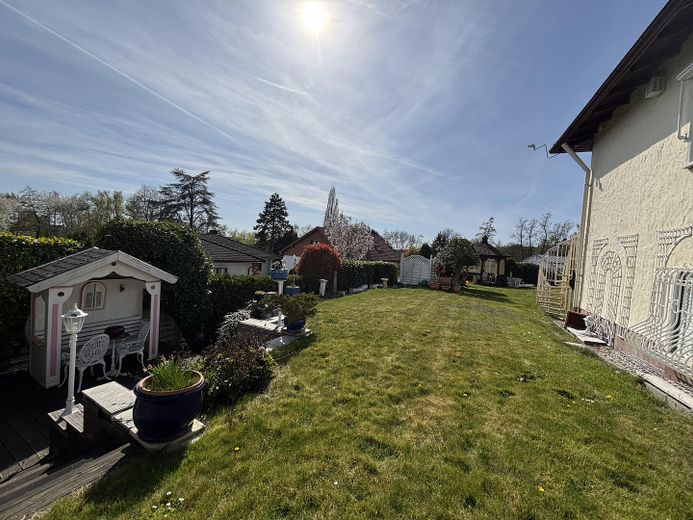 seitlicher Gartenblick