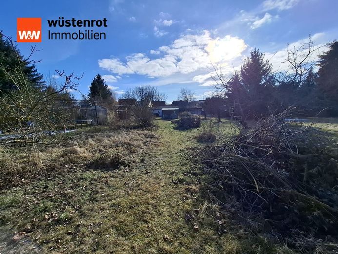 Doppelhaushälfte mit traumhaftem Grundstück und Ausbaupotenzial für ein zusätzliches Hinterhaus in Schwielowsee zu verkaufen... – Garten
