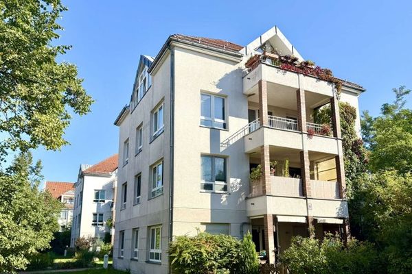 *Kapitalanlage* Dachgeschosswohnung mit schönem Grundriss und Süd-Balkon