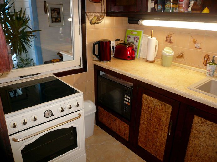 Idilliaca casa unifamiliare in stile bungalow con romantico giardino di rose – Foto 8
