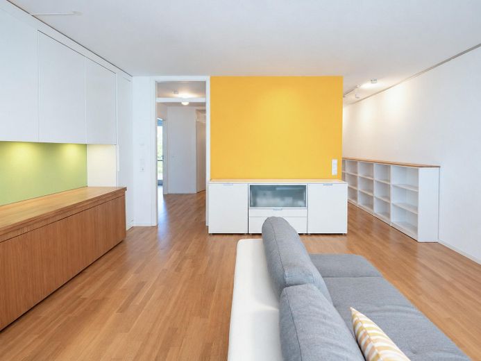 Comfortabel, gemeubeld appartement met parkeerplaats op een centrale locatie in Konstanz – Blick Richtung Schlafzimmer