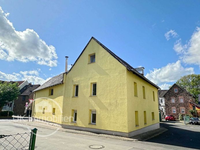 Saniert + Charmant! 1-2-Familienhaus im Hofreitenstil in MKK-Neuberg + Flexibel 5-8-Zimmer möglich! – Gebäudeansicht
