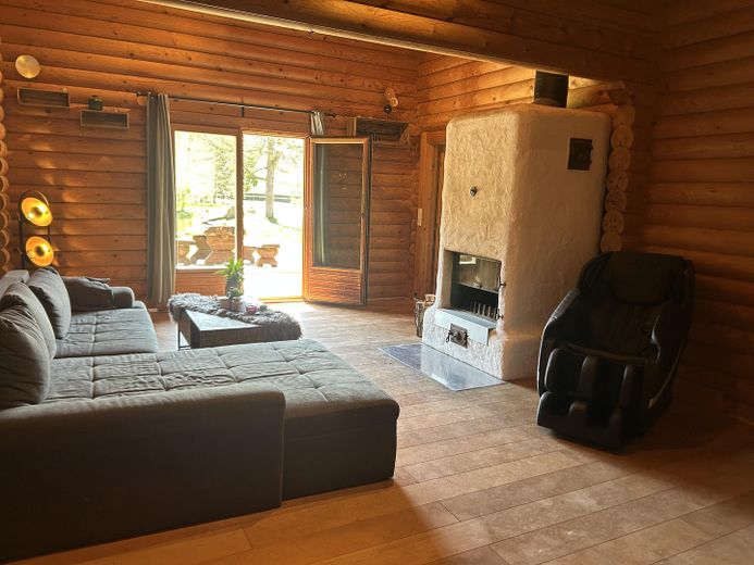 Exklusives Holzblockhaus mit Gästehaus und 8.000qm Grundstück – Haupthaus - Wohnbereich