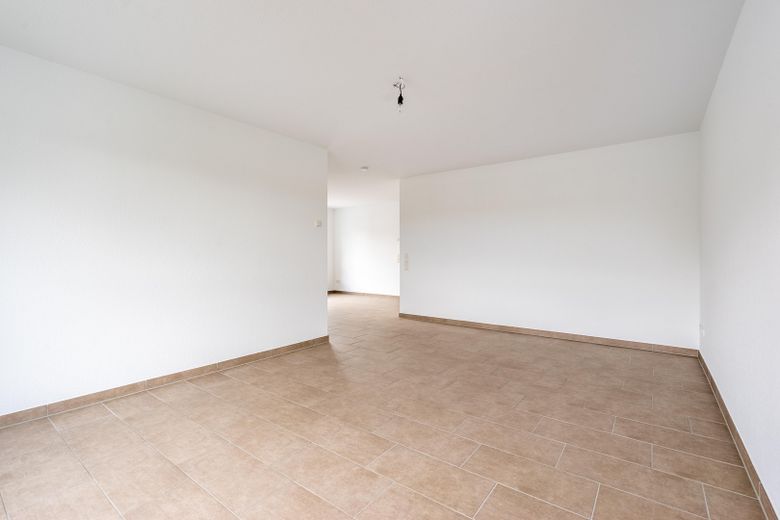 * Ampio appartamento di 3,5 locali | 94 m² | cucina componibile e balcone * – Wohnzimmer