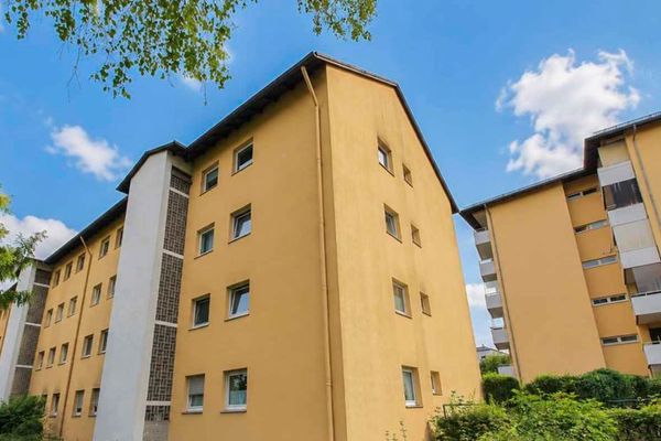 Zentrumsnah & bezugsfrei: 4-Zimmer-Wohnung mit Westbalkon und Stellplatz in Erding