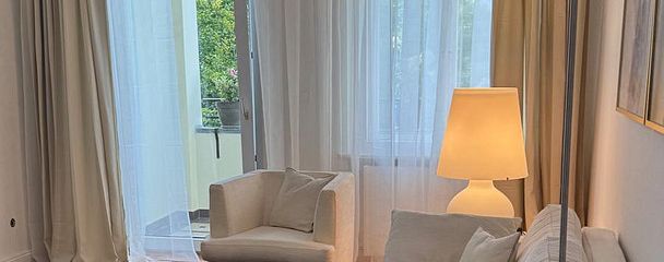Wunderschöne vollmöblierte Altbau-Wohnung am Stadtpark Steglitz – Wohnzimmer