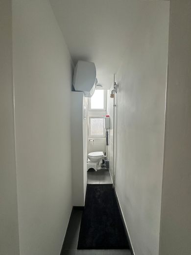 renovated 2-room apartment in Bockenheim – Bad