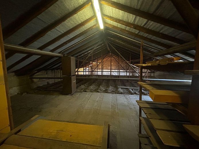 Renovated office with 420sqm warehouse / hall | production area incl. sanitary facilities – Foto 8