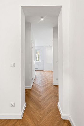Apartamento de 2 habitaciones **recién renovado** junto al campo de Tempelhof y al anillo de tren S-Bahn, primera ocupación tras la renovación – Foto 2