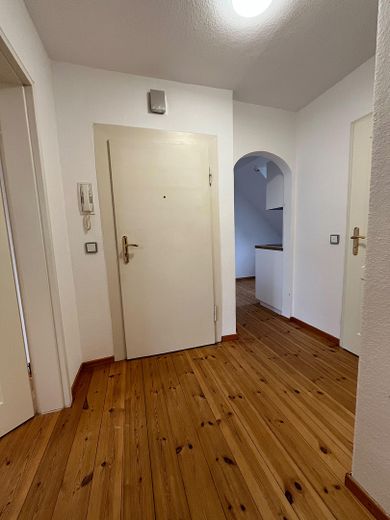 Charmante Dachgeschosswohnung mit neuer Einbauküche – ruhige Lage in Heiligenhaus – Flur