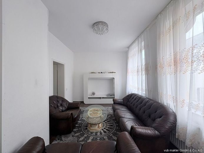 Zweifamilienhaus in Rehau mit großzügiger Wohnfläche und vielseitiger Nutzung – VUB0002431-5