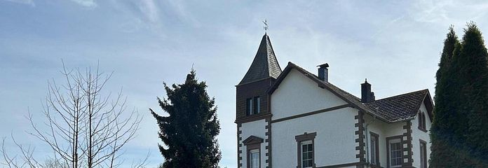 Haus mit Seitenansicht Park