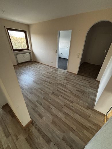 gemütliche 3,5-Zimmer-Wohnung mit Südbalkon in Neu-Ulm (Pfuhl) zu vermieten – Flur/Essbereich