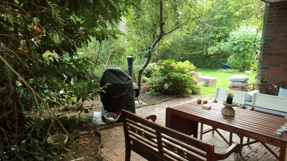 Wohnerlebnis am Jenischpark: traumhafte Erdgeschoßwohnung mit eigenem Garten von Privat – Terrasse