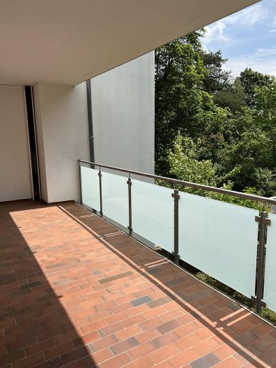 Geothermie - Pullach - helle, große Wohnung auf parkähnlichem Grundstück – Loggia