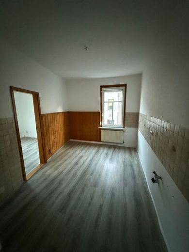 Gemütliche 3,5-Zimmer mit Laminat, SP, Wanne und Dusche in guter Lage! – PHOTO-2025-11-14-12-40-44_4