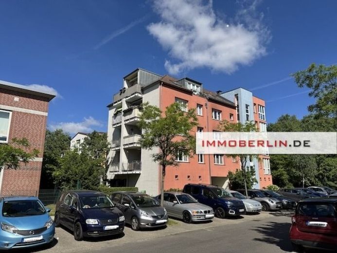 IMMOBERLIN.DE - Ideally sunlit apartment with south-facing loggia in a very pleasant location – Photo 1