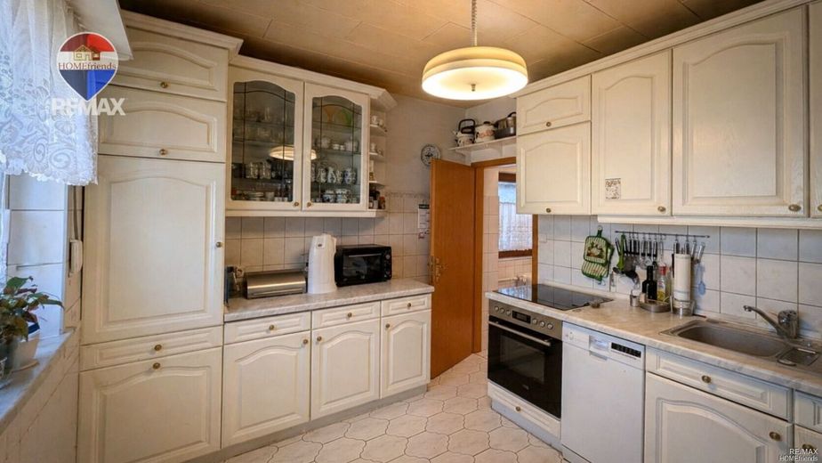 Casa unifamiliare bungalow a Berlino-Karow con cantina, garage, terreno di 1.006 m² | potenziale di ampliamento | si richiede la vostra offerta nel procedimento digitale! – Küche - Darstellung optimiert (Kücheninventar)