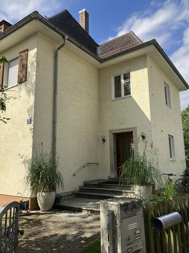 Mehr als nur eine WG – ein Zuhause mit Charakter & Gemeinschaft – Hauseingangsbereich