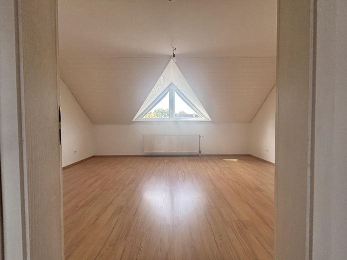 Helle 4,5 Zimmer Maisonette-Wohnung zu vermieten – Whg 3 Zimmer 1 (oben)