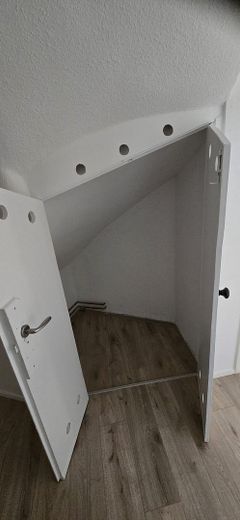 Top gerenoveerd 2-kamer zolderappartement op een locatie dicht bij het centrum – Abstellkammer