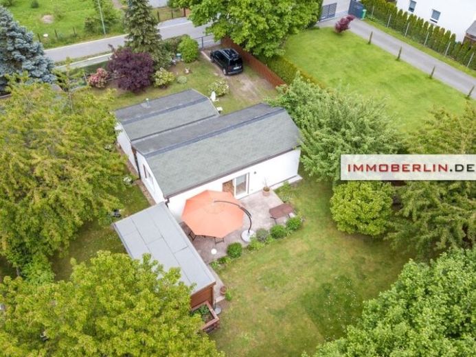 IMMOBERLIN.DE - Wspaniały bungalow z ogrodem od strony południowej i garażem – Zdjęcie 1