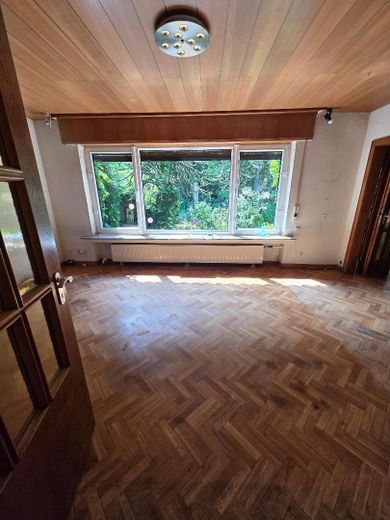 Freistehendes Dornröschen in toller Lage (von privat) – Wohnzimmer