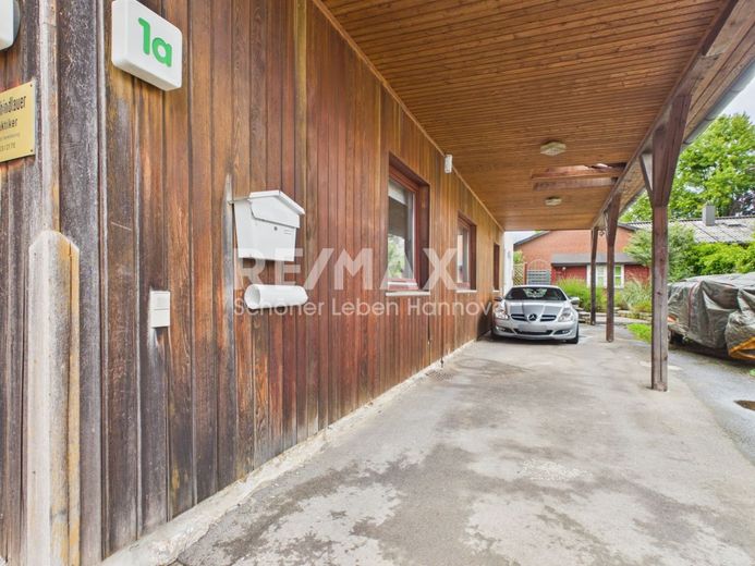 Ehemalige Praxis mit Terrasse- vielseitig nutzbar im Zentrum von Rodenberg – Carport