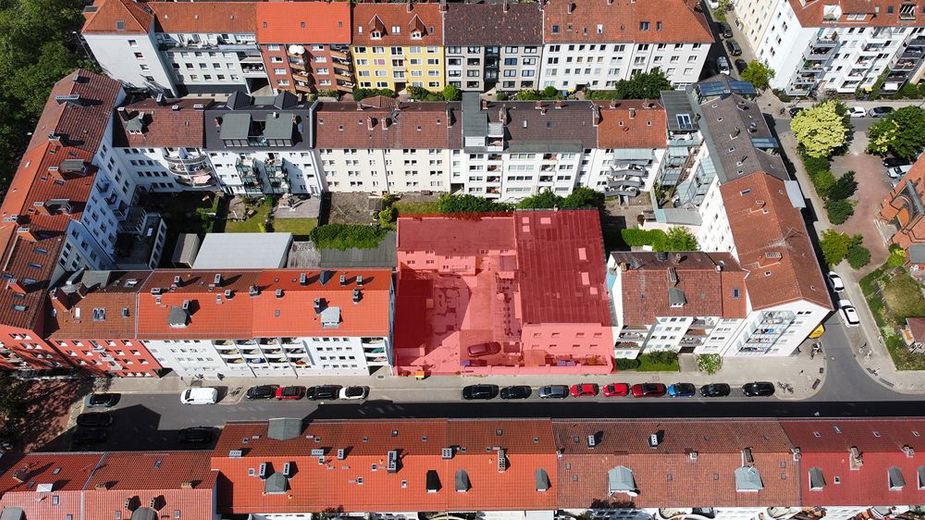 INNERSTÄDTISCHES WOHN- UND ENTWICKLUNGSAREAL MIT BESTEHENDEM CASHFLOW IN RUHIGER CITYLAGE VON HANNOVER – Bild 1