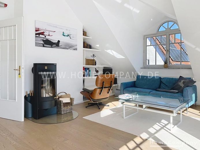 ***Ihr neues Zuhause: Exklusive Dachgeschosswohnung mit Kamin, zwei Balkonen  &  Stellplatz – 4e15ceb35adb3a28b6c683c8ca8e465ddf288896.jpg