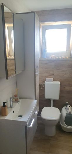 Moderne 4 Zimmer Wohnung mit neuer Einbauküche und Garage – Foto 13