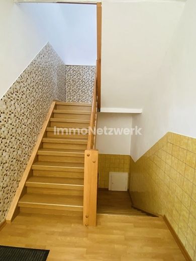 ***Großzügiges Vierfamilienhaus mit Potenzial - Kapitalanlage trifft Lebensqualität*** – Treppenhaus