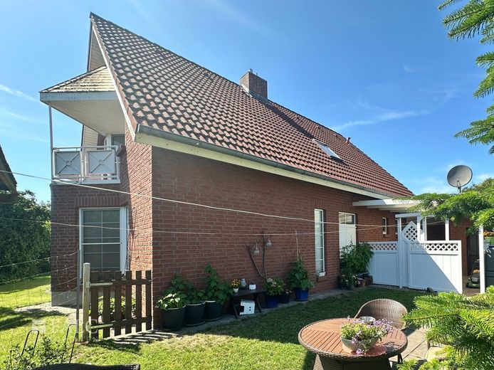 Ein Zuhause zum Wohlfühlen - Tolles Architektenhaus in bester Lage von Himmelpforten – Hinter dem Haus