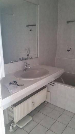 Helle, gemütliche 3-Zi.-Wohnung zentral in Usingen – Bad
