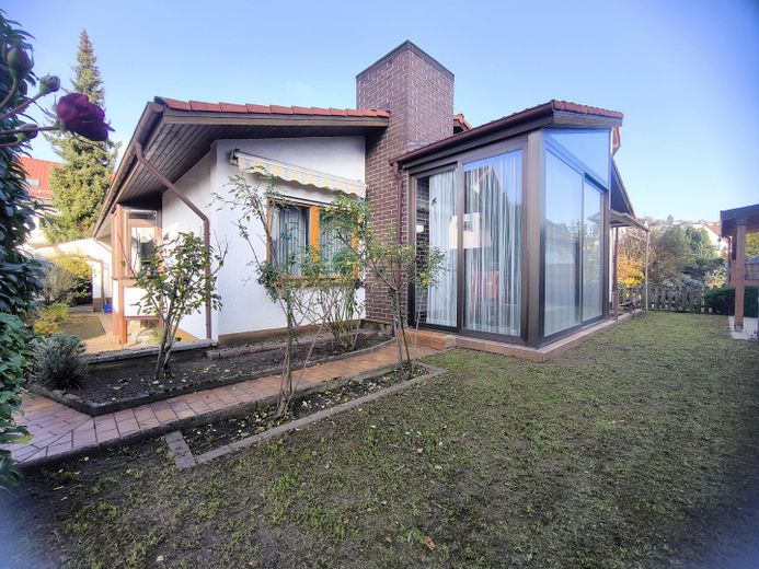 Idealny na czas emerytury: parterowy, wolnostojący dom jednorodzinny o powierzchni 100+90m² na działce o powierzchni 387 m² (kupno) – Blick aus Richtung Süd-Westen