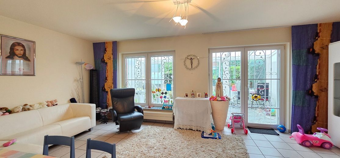 Hochwertig ausgestattetes Doppelhaushälfte-Eckhaus mit Garage, Garten und Wintergarten  in 41065 Mönchengladbach – Deutschland – NRW – Foto 10