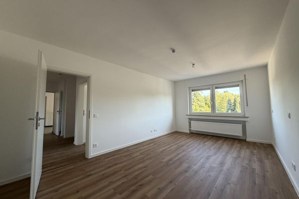 Köln Weiden’de kullanışlı yerleşim planına sahip modern 3 odalı daire