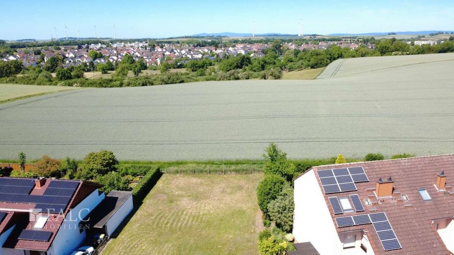 Wohnen mit Weitblick: 3 Zimmer, Balkon, 2 Stellplätze &amp; Blick ins Grüne – Außenansicht