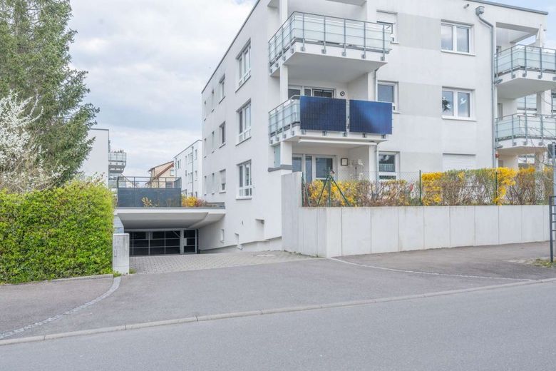 Kapitalanlage! Komfortable 2,5-Zimmer-Wohnung mit Balkon und TG-Stellplatz – Zugang TG