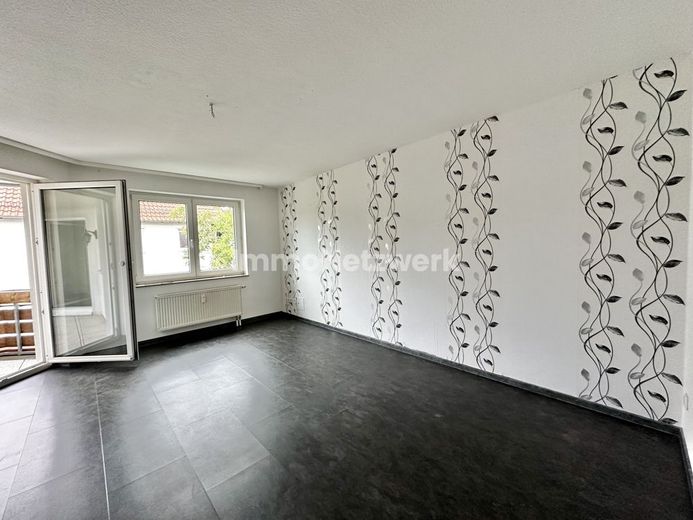 Großzügige, helle Wohnung mit durchdachtem Grundriss in ruhiger Lage mit Südwestbalkon, großes Bad – Wohnzimmer