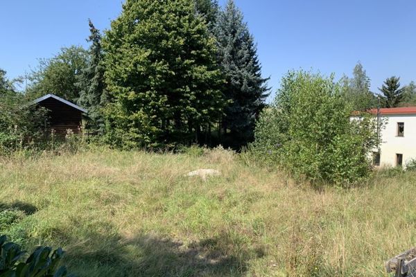 Terreno edificabile parzialmente urbanizzato di 872m² – parere preliminare edilizio positivo – in centro